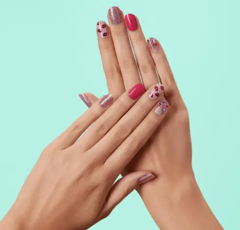 Glam Kisses by Dashing Diva makes the list for the best Valentine's nail wraps for 2022